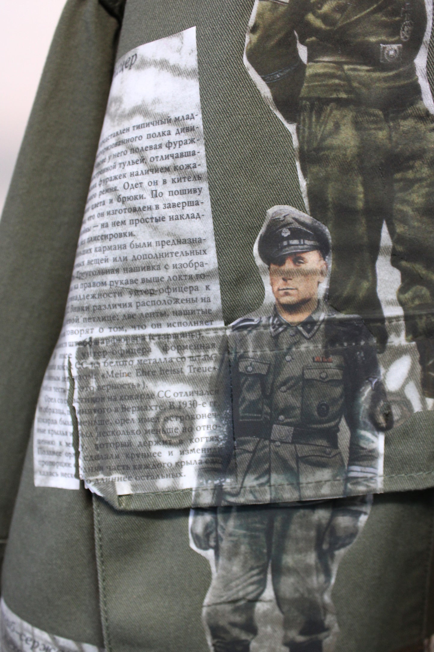 Men's Long Sleeve Button-up Green Shirt with Soldier and Print Transfer