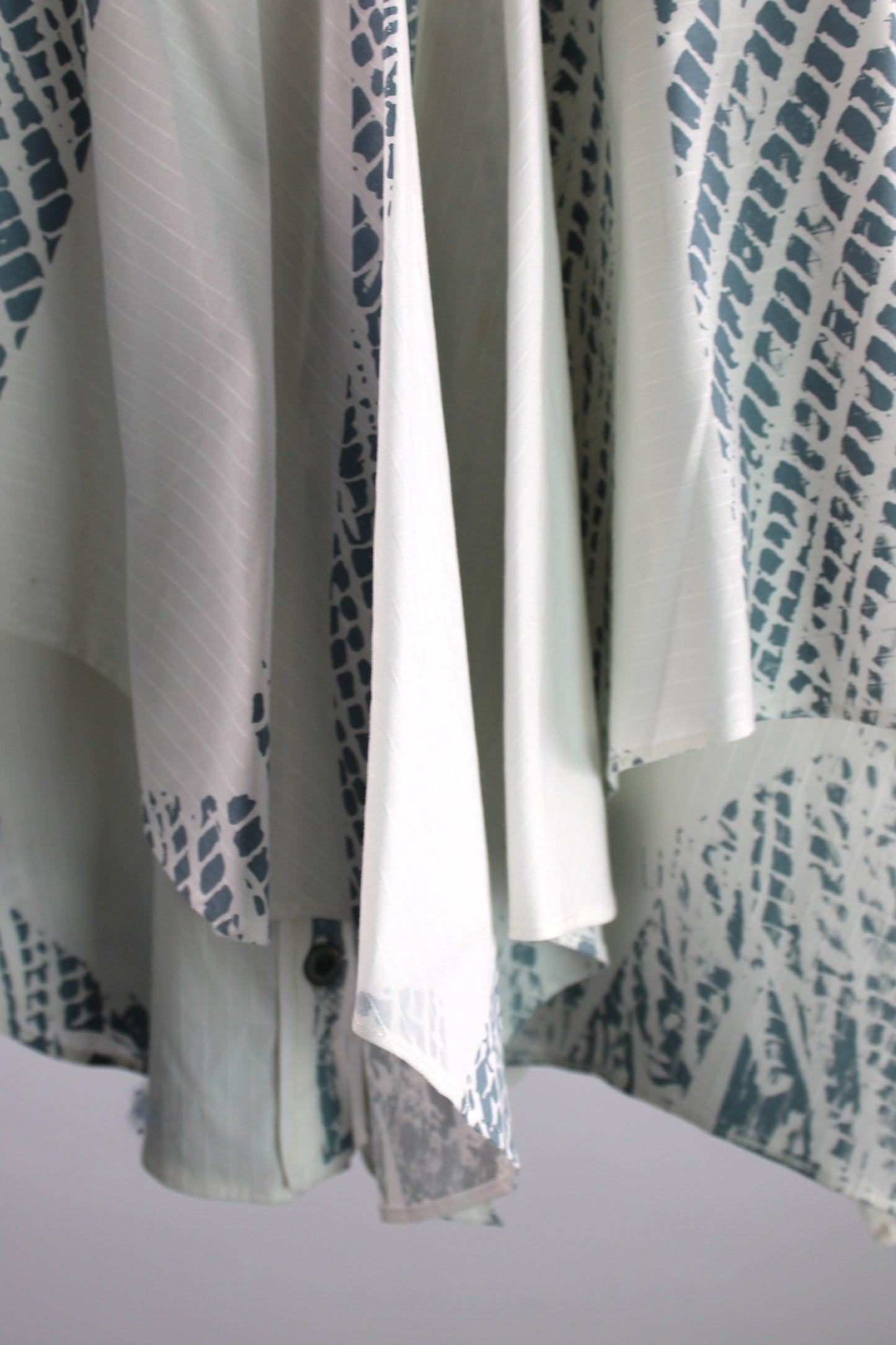 Sleeveless White Cotton Blouse with Greyblue Print